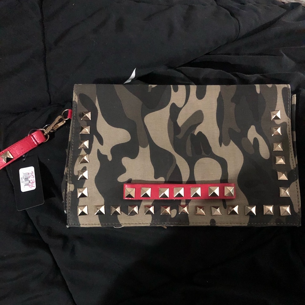 Army Clutch